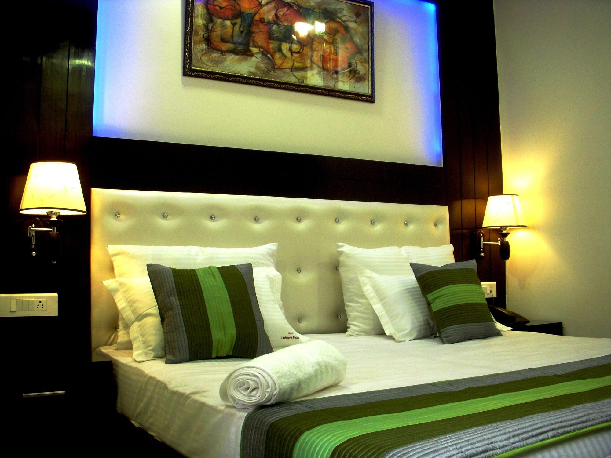 Hotel Tashkent Palace - Near New Delhi Railway Station Екстериор снимка