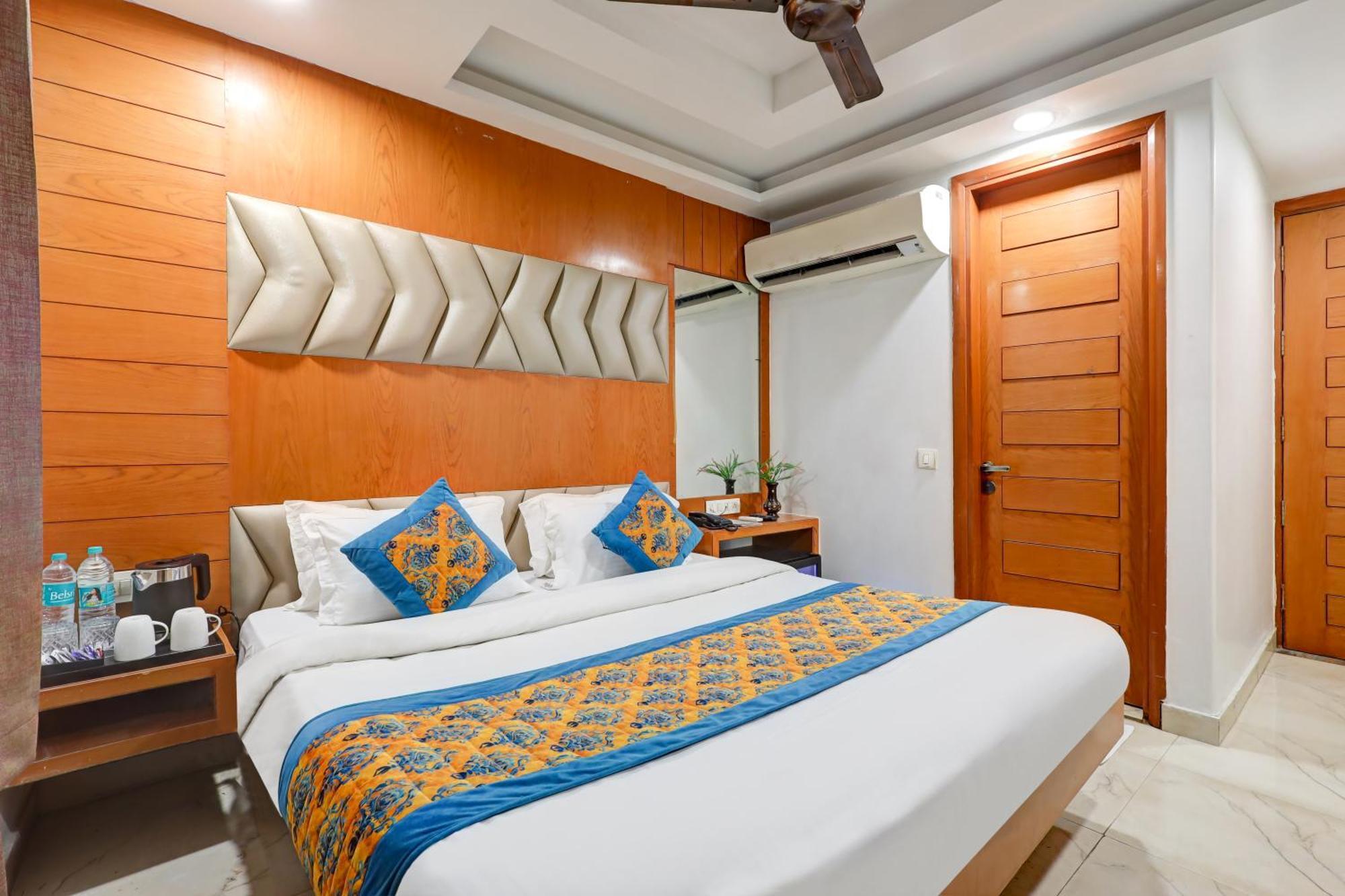 Hotel Tashkent Palace - Near New Delhi Railway Station Екстериор снимка