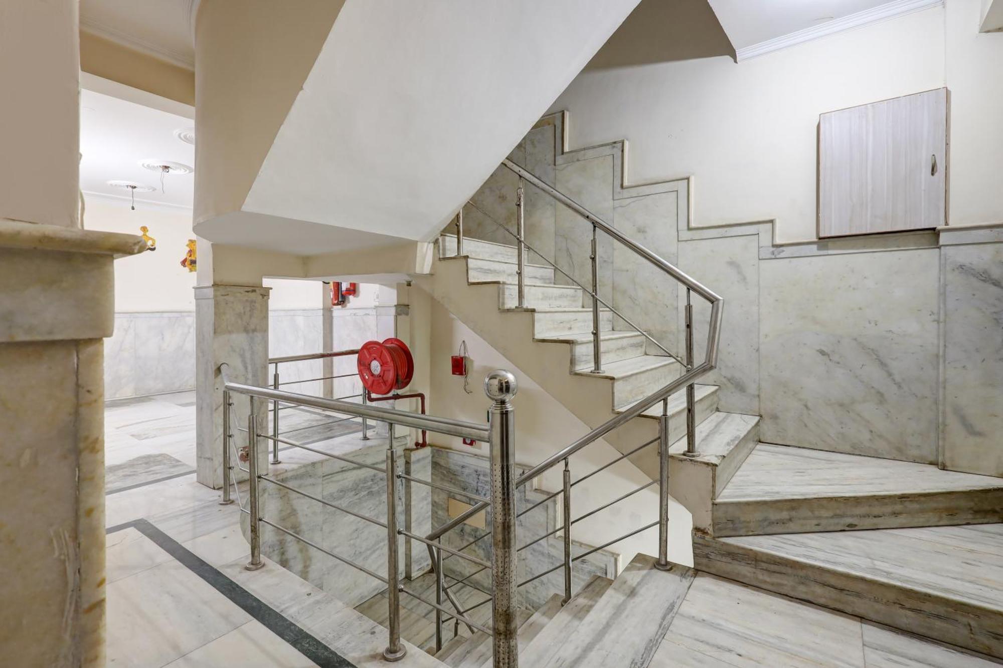 Hotel Tashkent Palace - Near New Delhi Railway Station Екстериор снимка